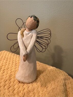 Willow Tree “Celebrate” Angel like new